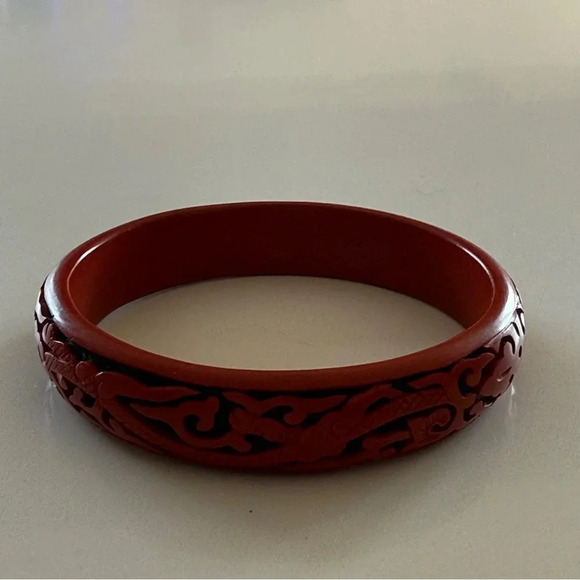 Red Cinnabar Bangle- Vintage- Carved - Picture 4 of 15